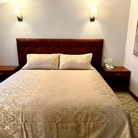 Golden Siyav 호텔 3*