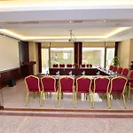 Golden Siyav Hotel