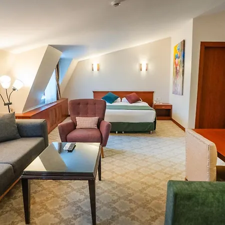 Golden Siyav Otel 3*
