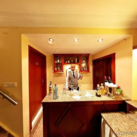 Golden Siyav Hotel