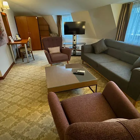 Golden Siyav Hotel 3*