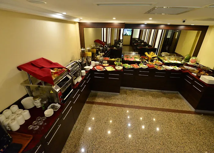 호텔 Golden Siyav 3*