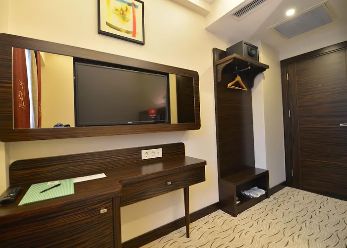 호텔 Golden Siyav 3*