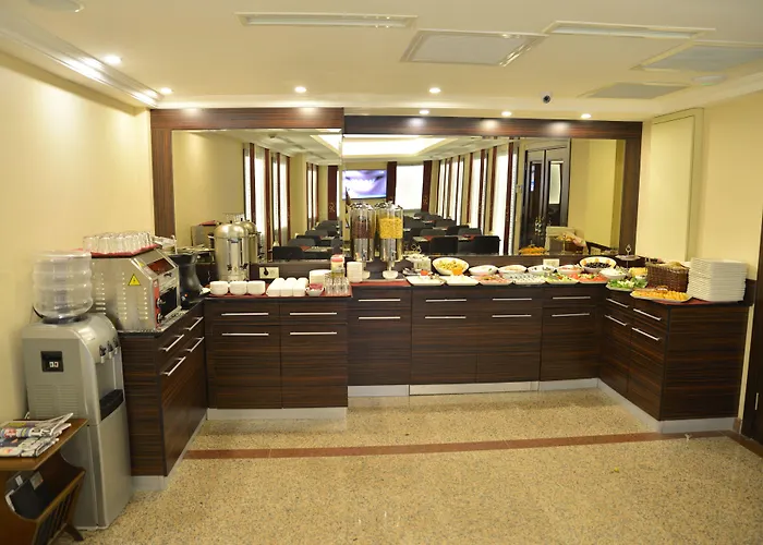 Golden Siyav 호텔 3*