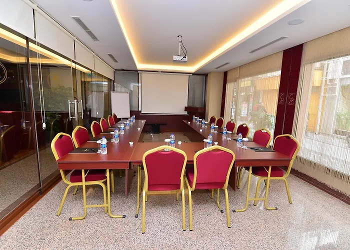 Golden Siyav 호텔 3*