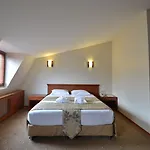 Golden Siyav Hotel