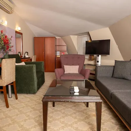 Golden Siyav Hotel 3*