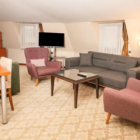 Hotel Golden Siyav 3*