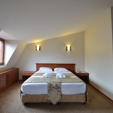 Golden Siyav Hotel