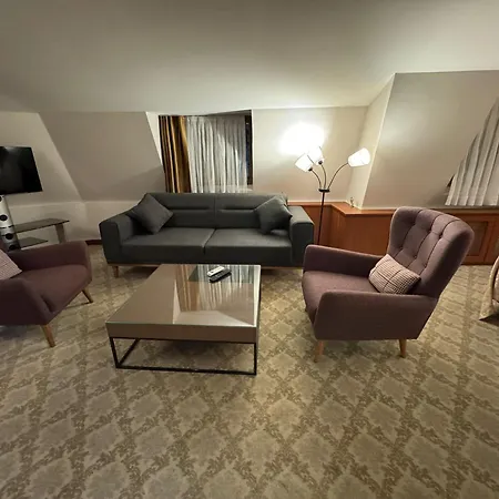 Hotel Golden Siyav